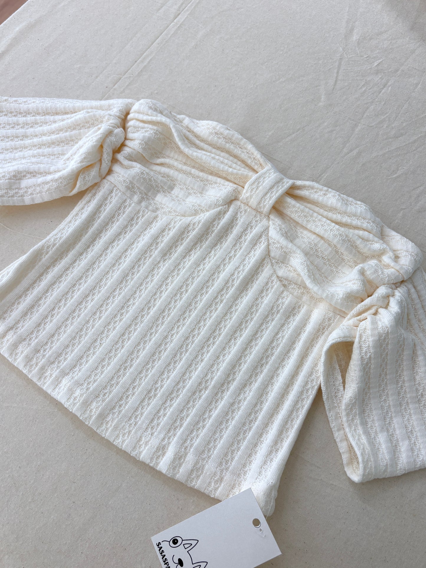 Patterned Off-Shoulder Top 露肩織紋上衣